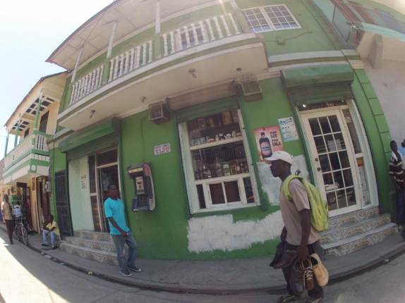 Dirigindo pelas ruas de Cap-Haitien, a segunda maior cidade do Haiti